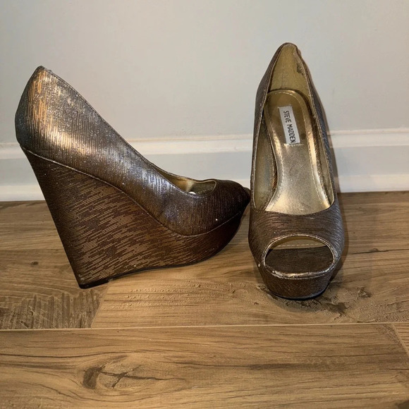 Steve Madden Shoes - Steve Madden Gold Silver Metallic Elsi Wedges 8